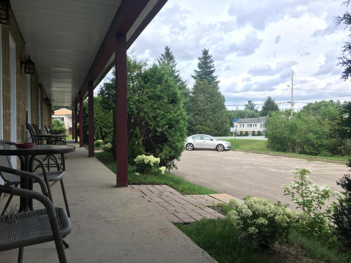 Motel le Sabre Sherbrooke Extérieur photo