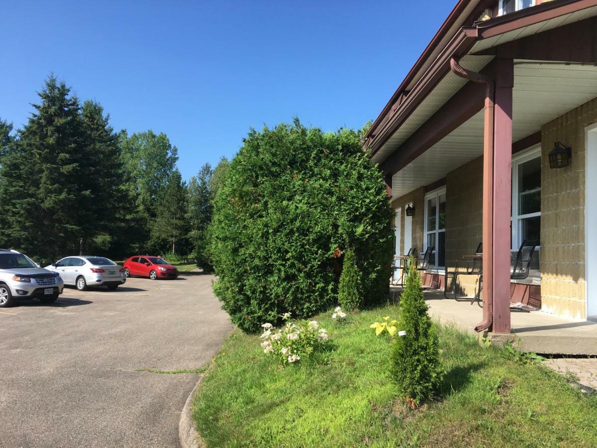Motel le Sabre Sherbrooke Extérieur photo