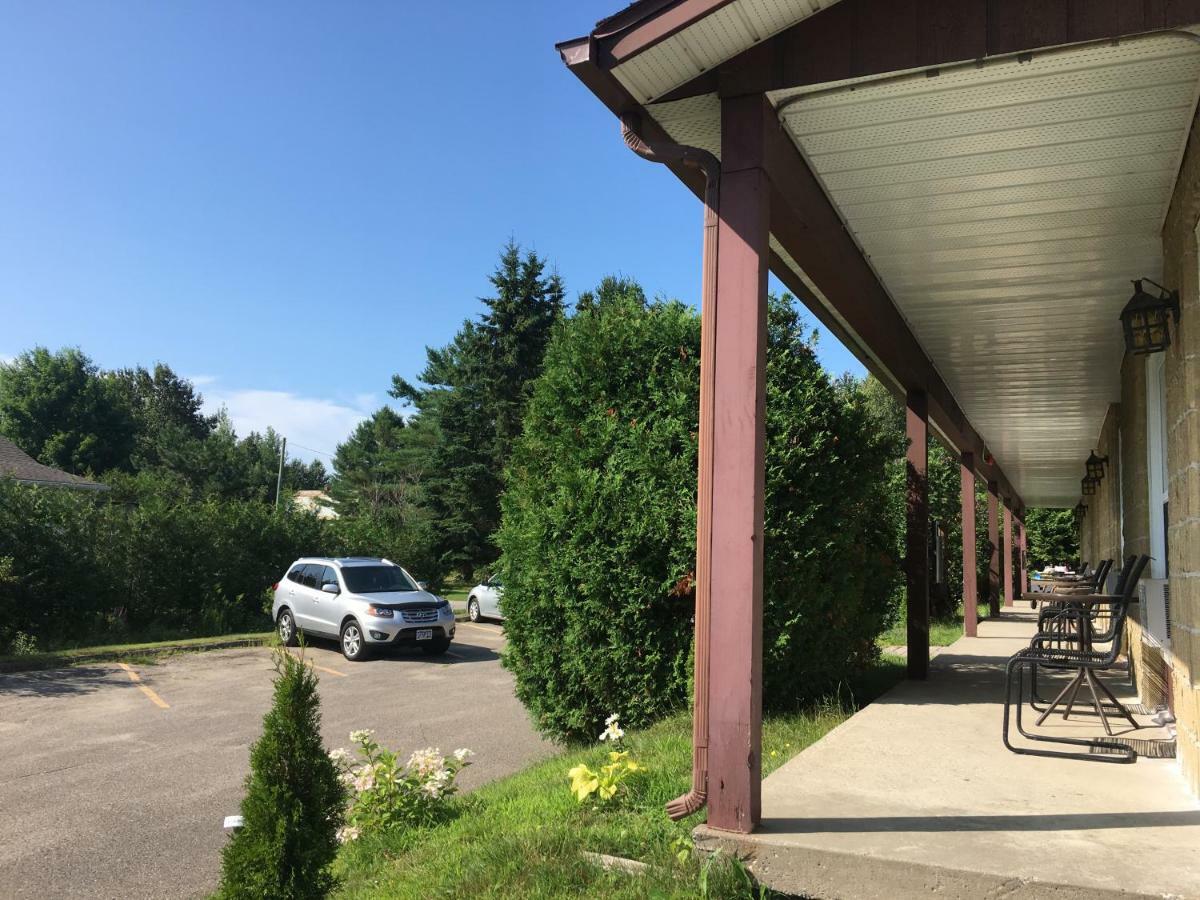 Motel le Sabre Sherbrooke Extérieur photo